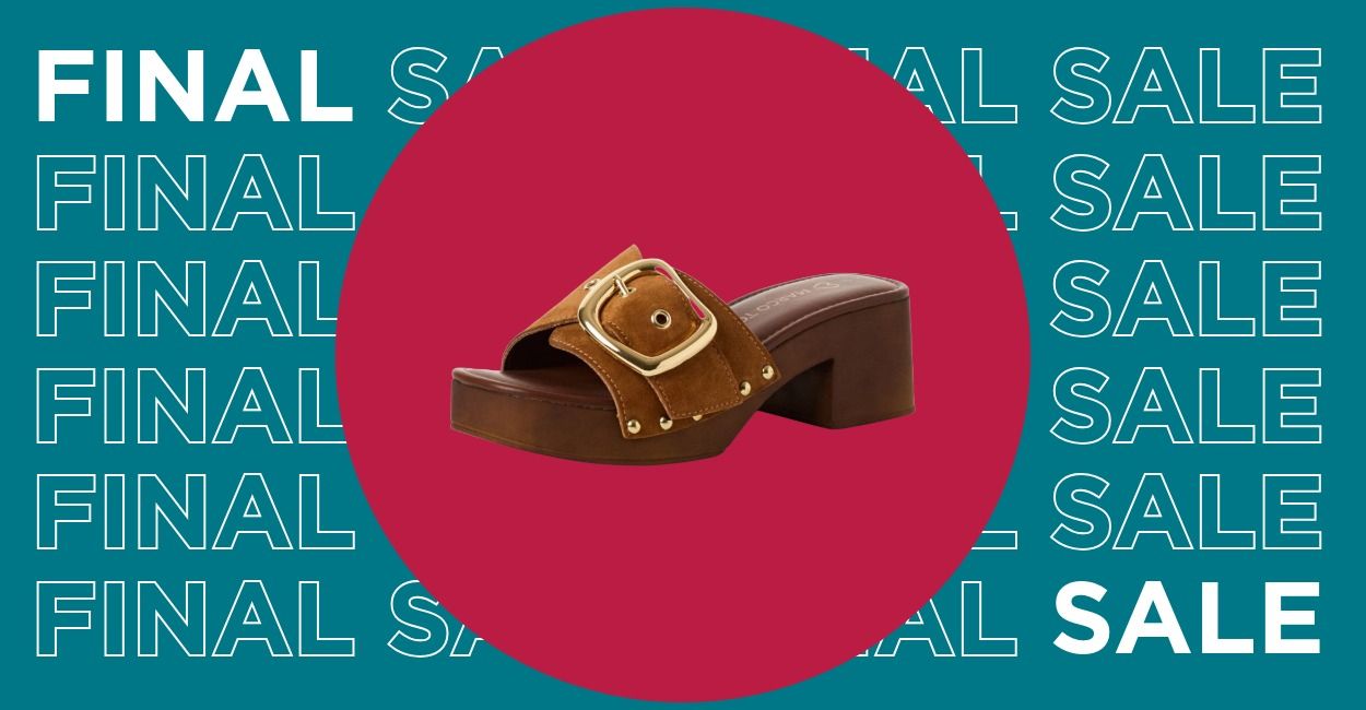 Braune Plateausandalen mit einer großen goldenen Schnalle vor einem roten Kreis. Der Hintergrund ist türkis mit der Aufschrift "Final Sale".
