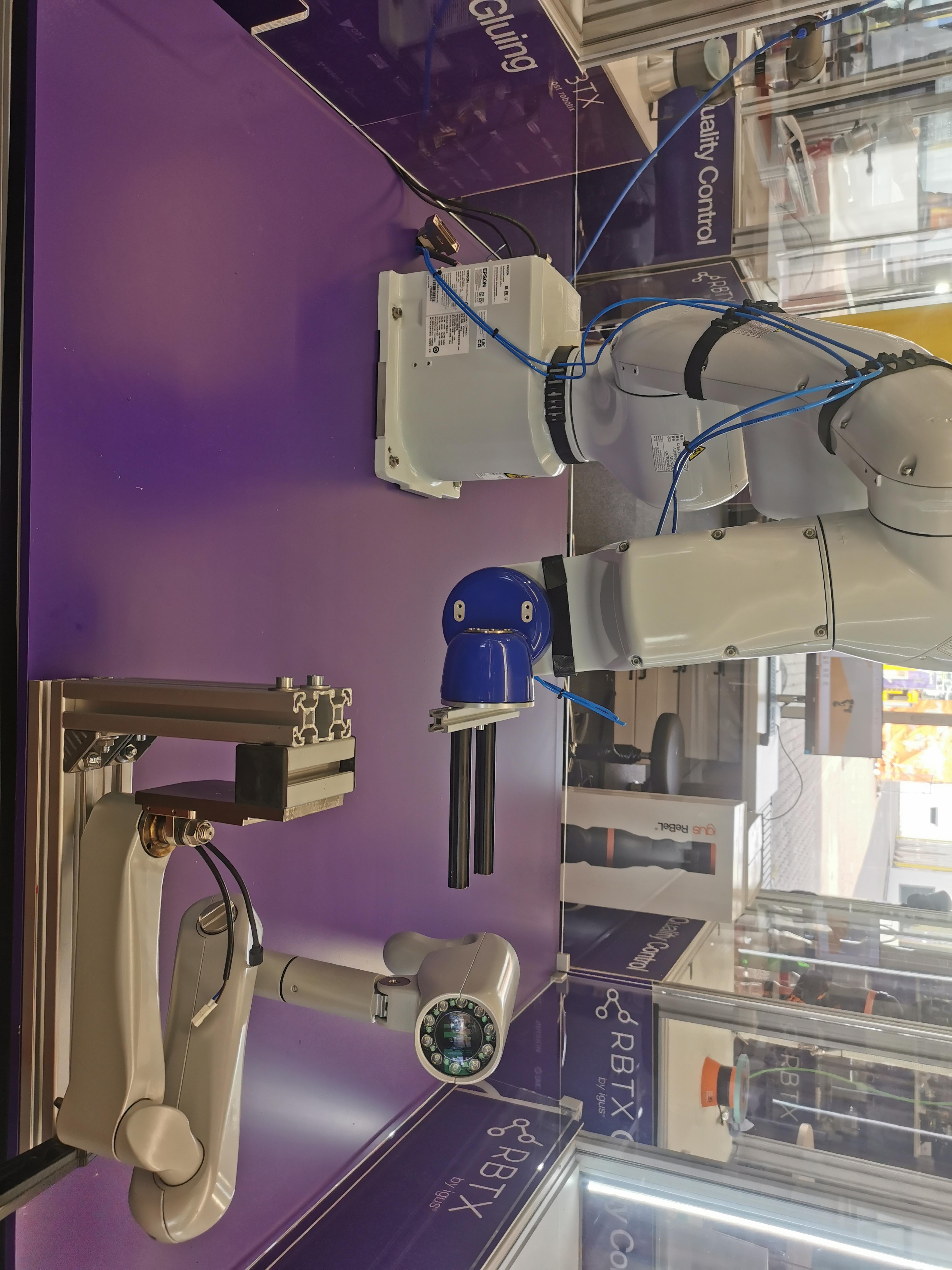 Robot tests lifetime of parts for medical industries 