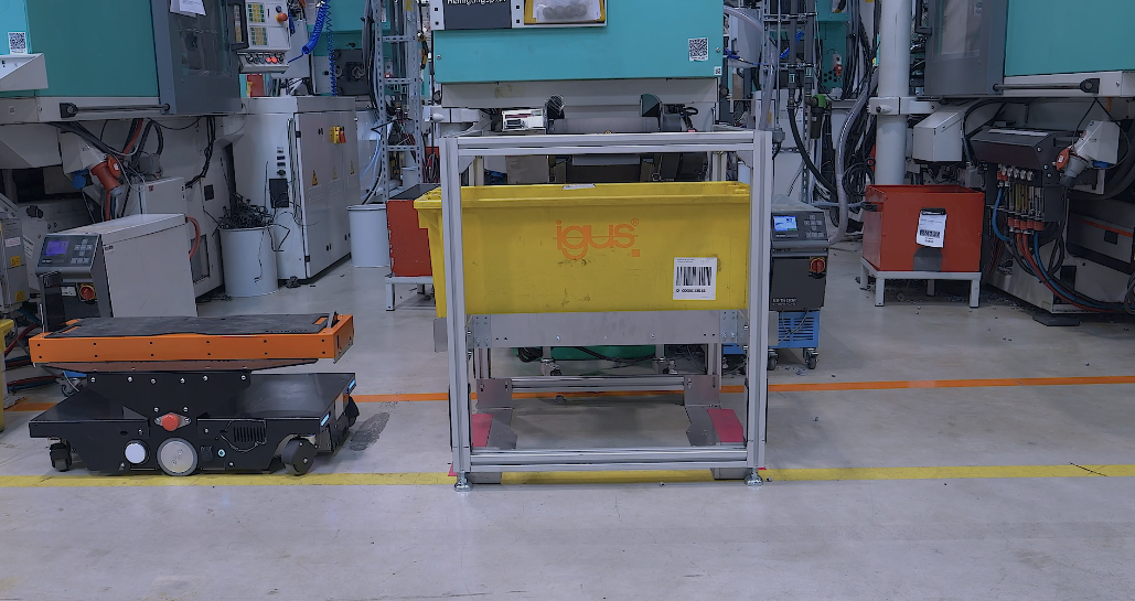 ReBeLMove: Automated box change for efficient and safe intralogistics