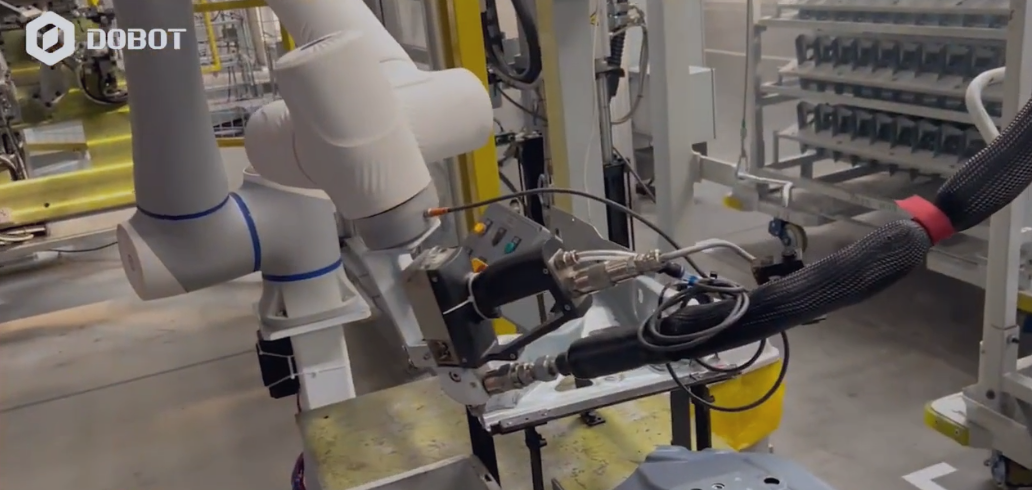 Precise, Safe, and Flexible Gluing with DOBOT CR10 Cobot for Automotive Manufacturing