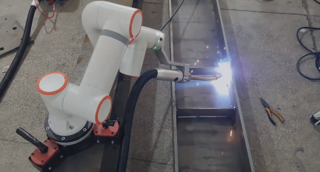 Collaborative welding robot