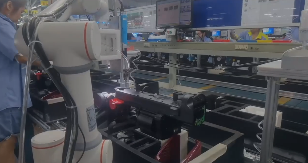 FR5 Robot for Precision Screw Fastening in Assembly Line Operations