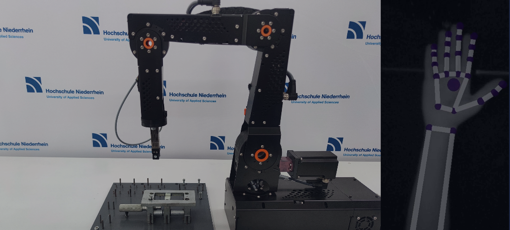 Intuitive gesture control with igus Robolink