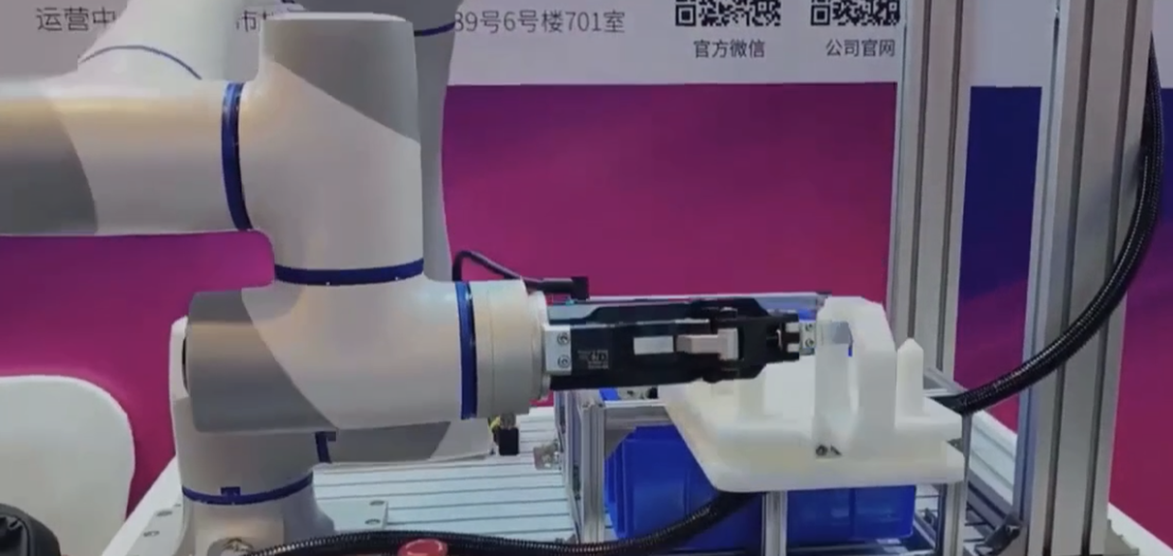 DOBOT CR5 with 3D vision demonstrates bin picking of flanges