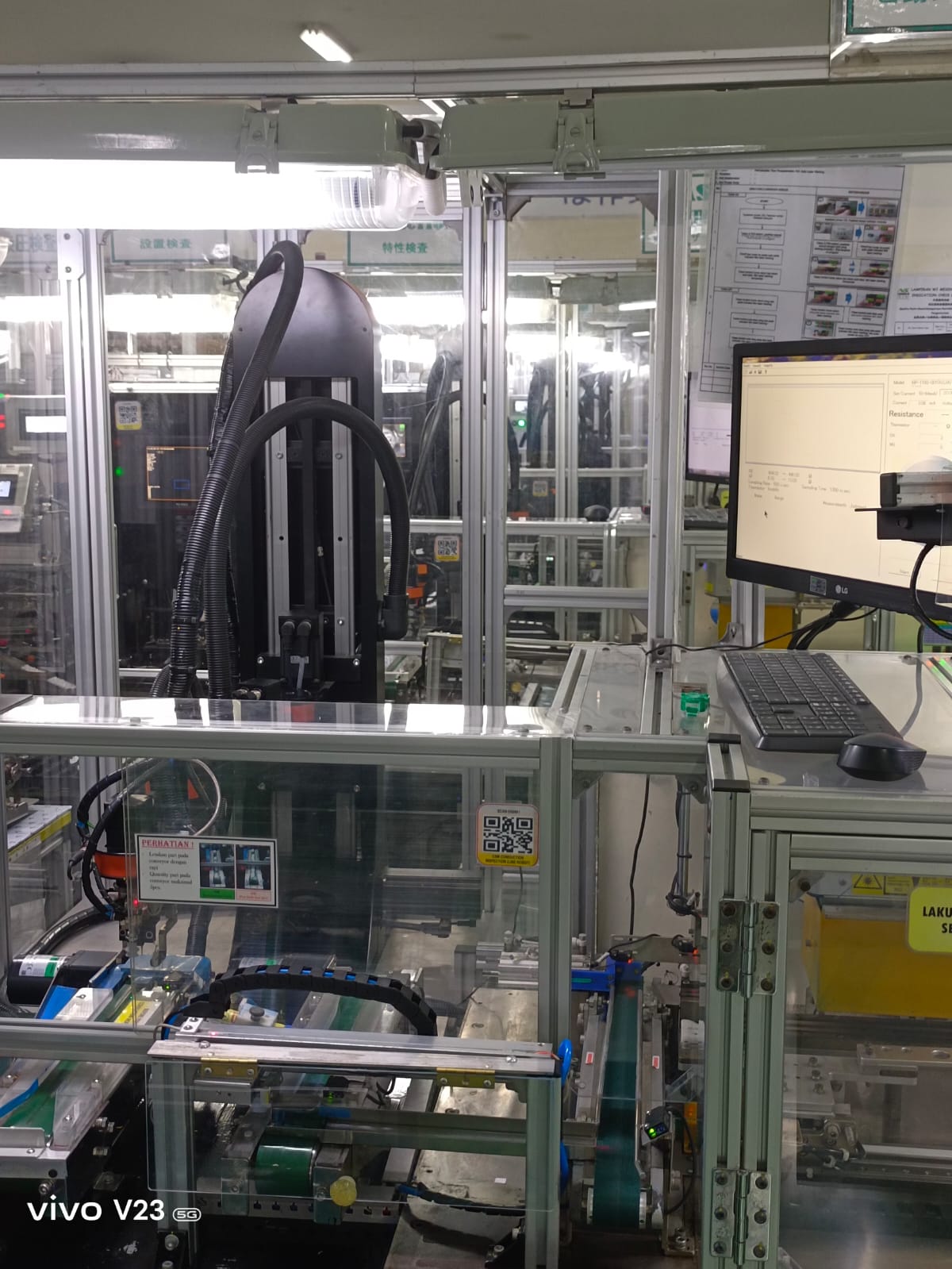 Quality control of plastic caps with SCARA robot