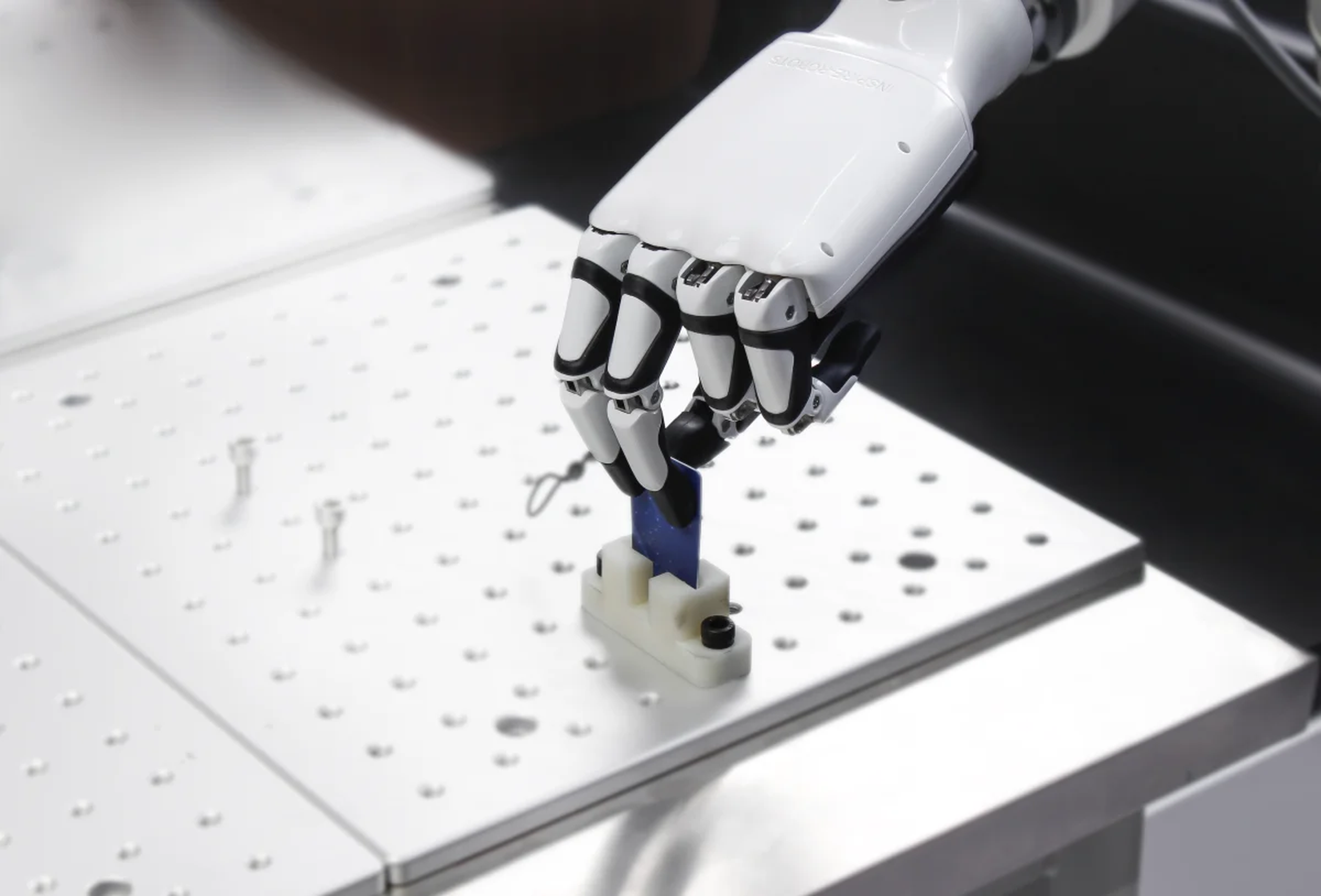 https://a.storyblok.com/f/298593/1200x814/5da2f716ac/inspire-robots-dexterous-robotic-hand_8.png