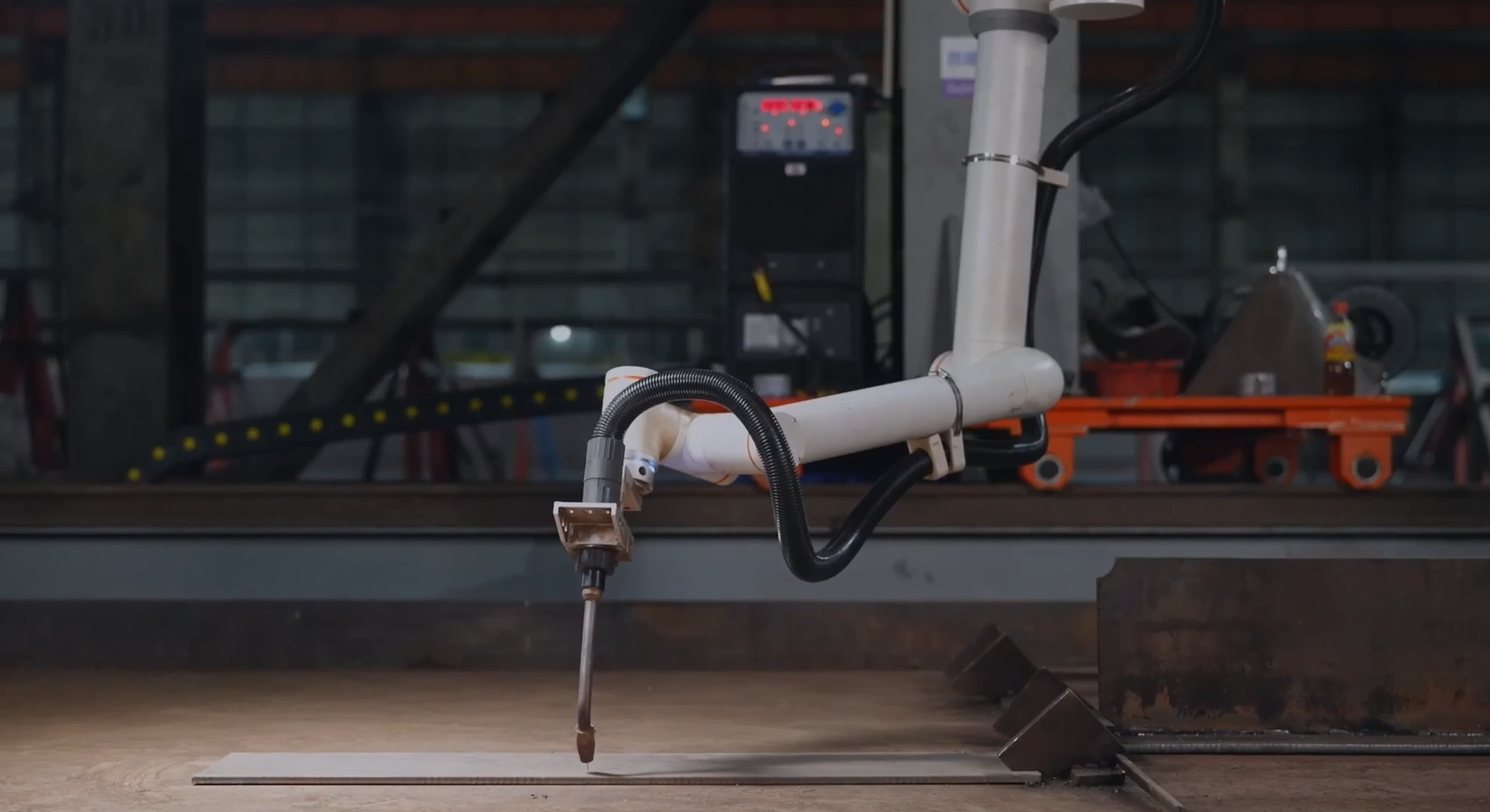 https://a.storyblok.com/f/298593/1912x1042/6269a842b0/fr10-welding.png