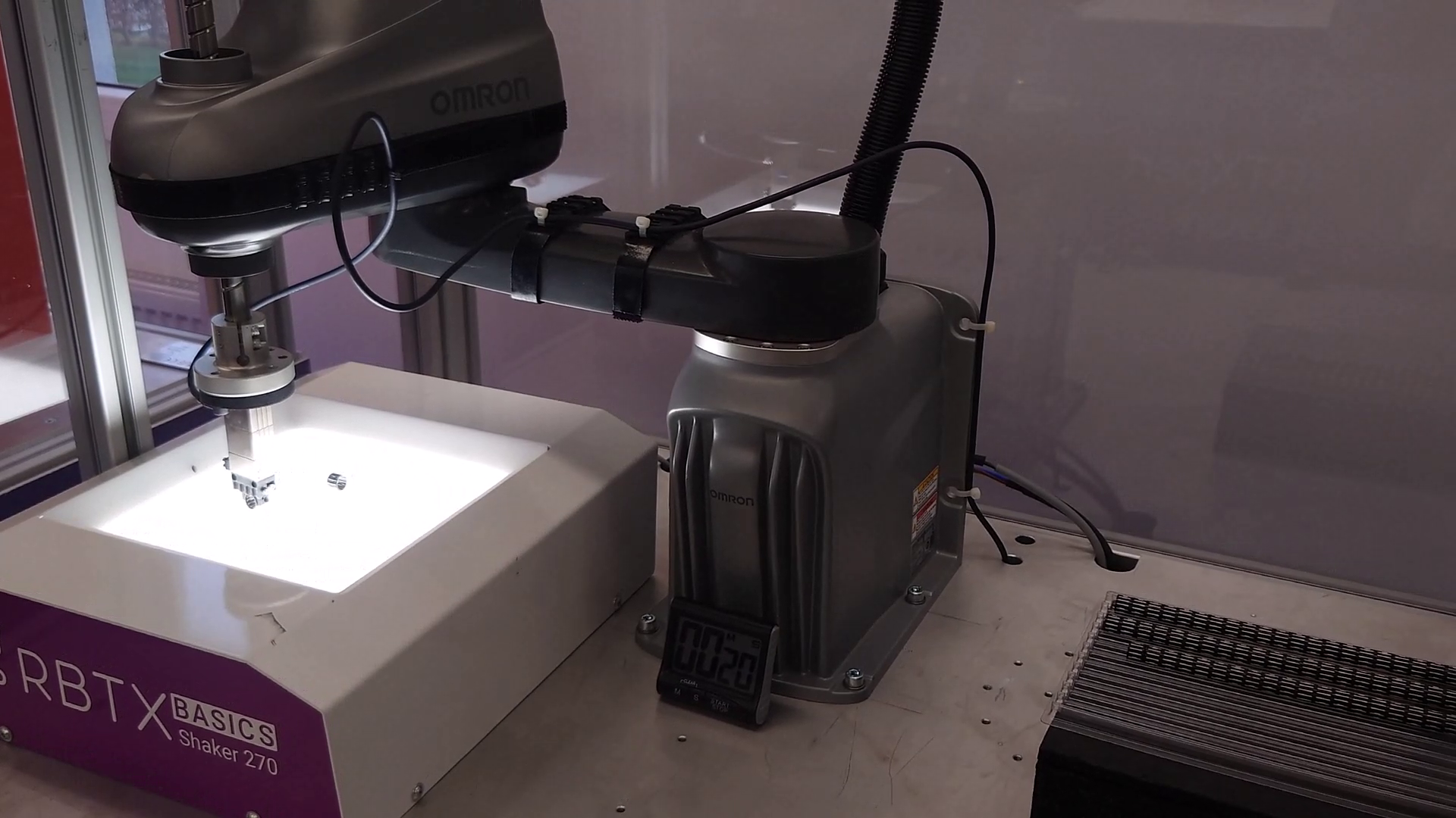 Pick and place customer application test with Omron's i4L Scara