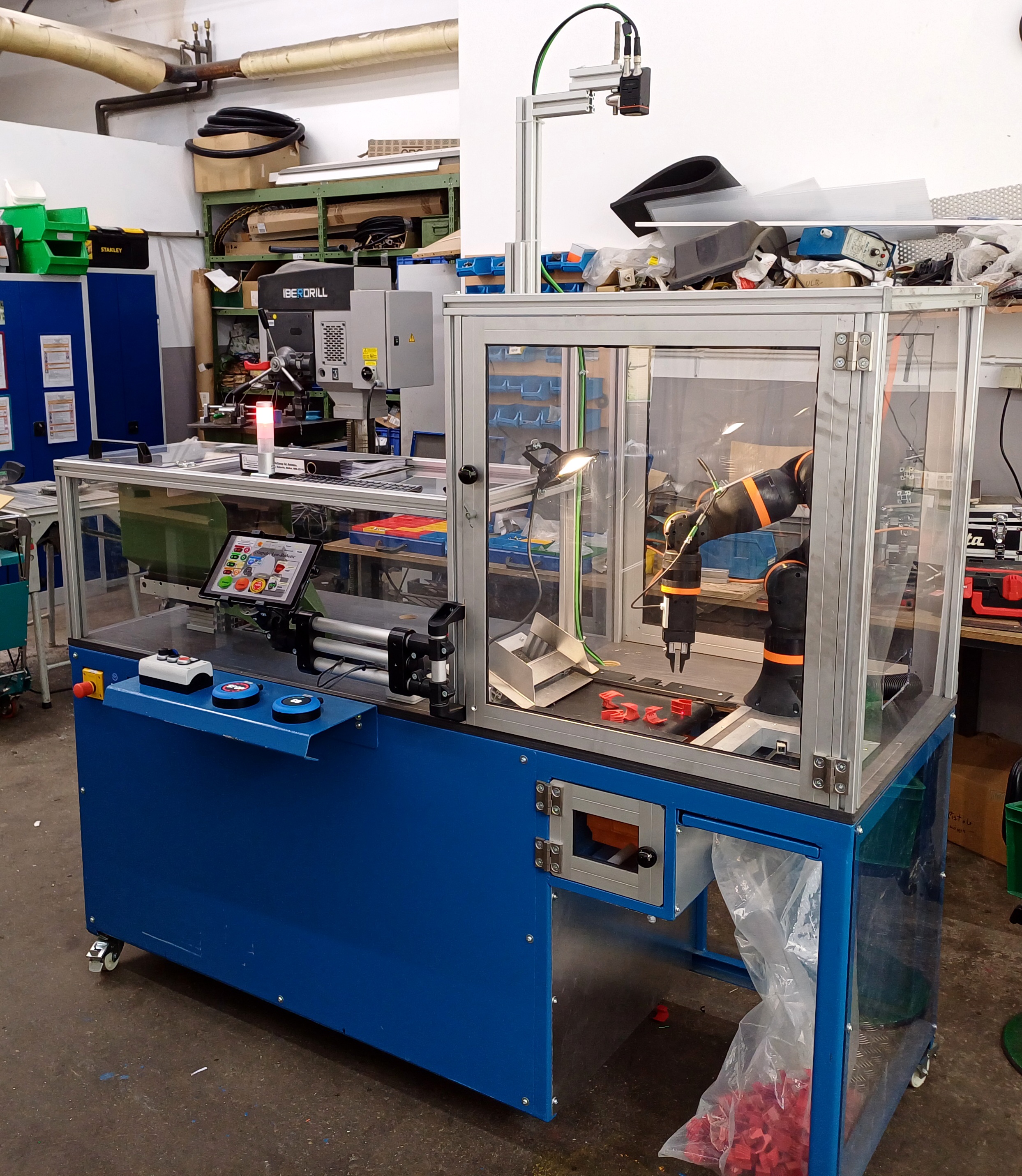 Automated separating machine for stacking corners with ReBeL robot