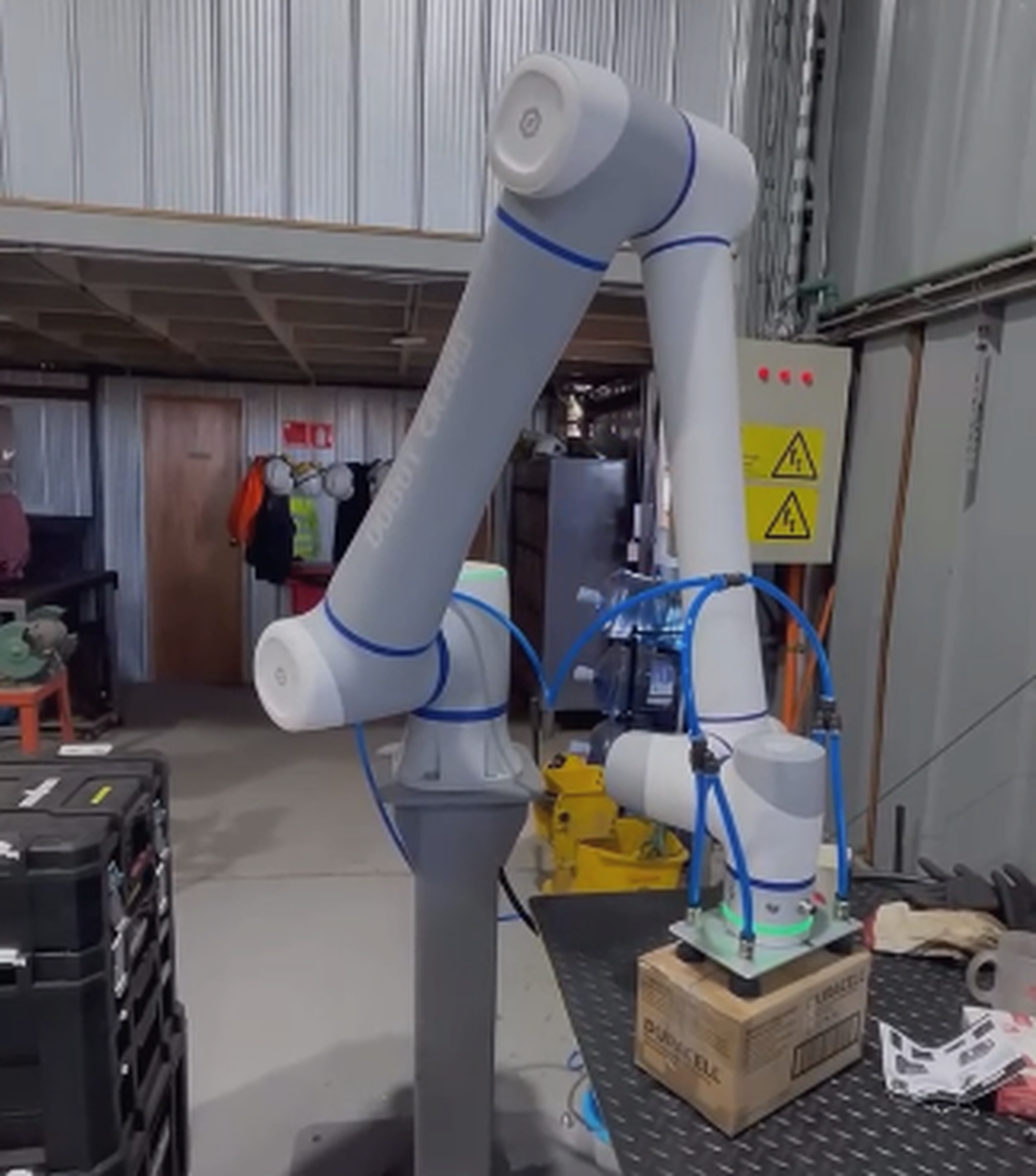 DOBOT CR20A Cardboard Gripping with Vacuum Gripper
