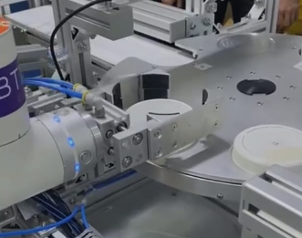 Cleaning of Plastic Containers with Fairino FR3