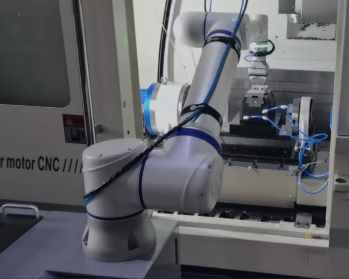 Elite Robots CS612 cobot performing CNC loading and unloading