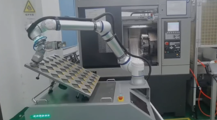Elite Robots CS612 CNC machine tending with OnRobot dual quick change gripper