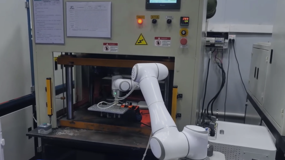 EC66 Automated Loading and Unloading for Machining Operations