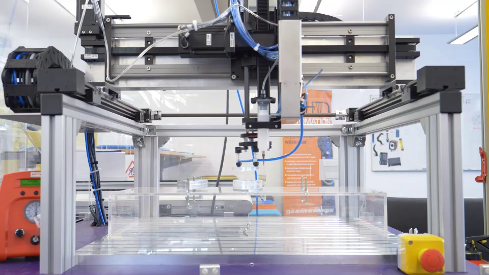 Montage und Kleben einer Designerlampe