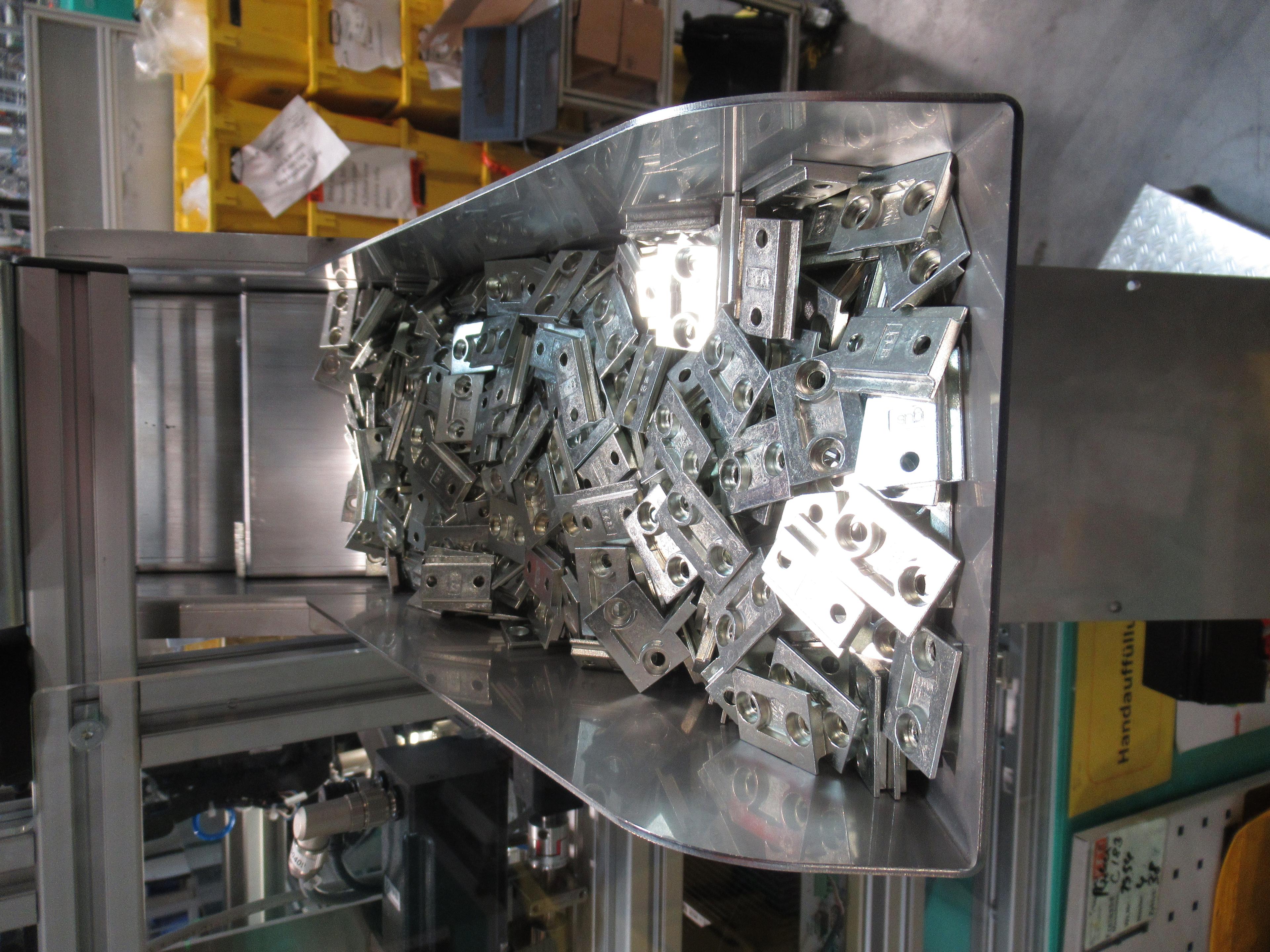 Automatisiertes Einlegen in Spritzgussmaschine