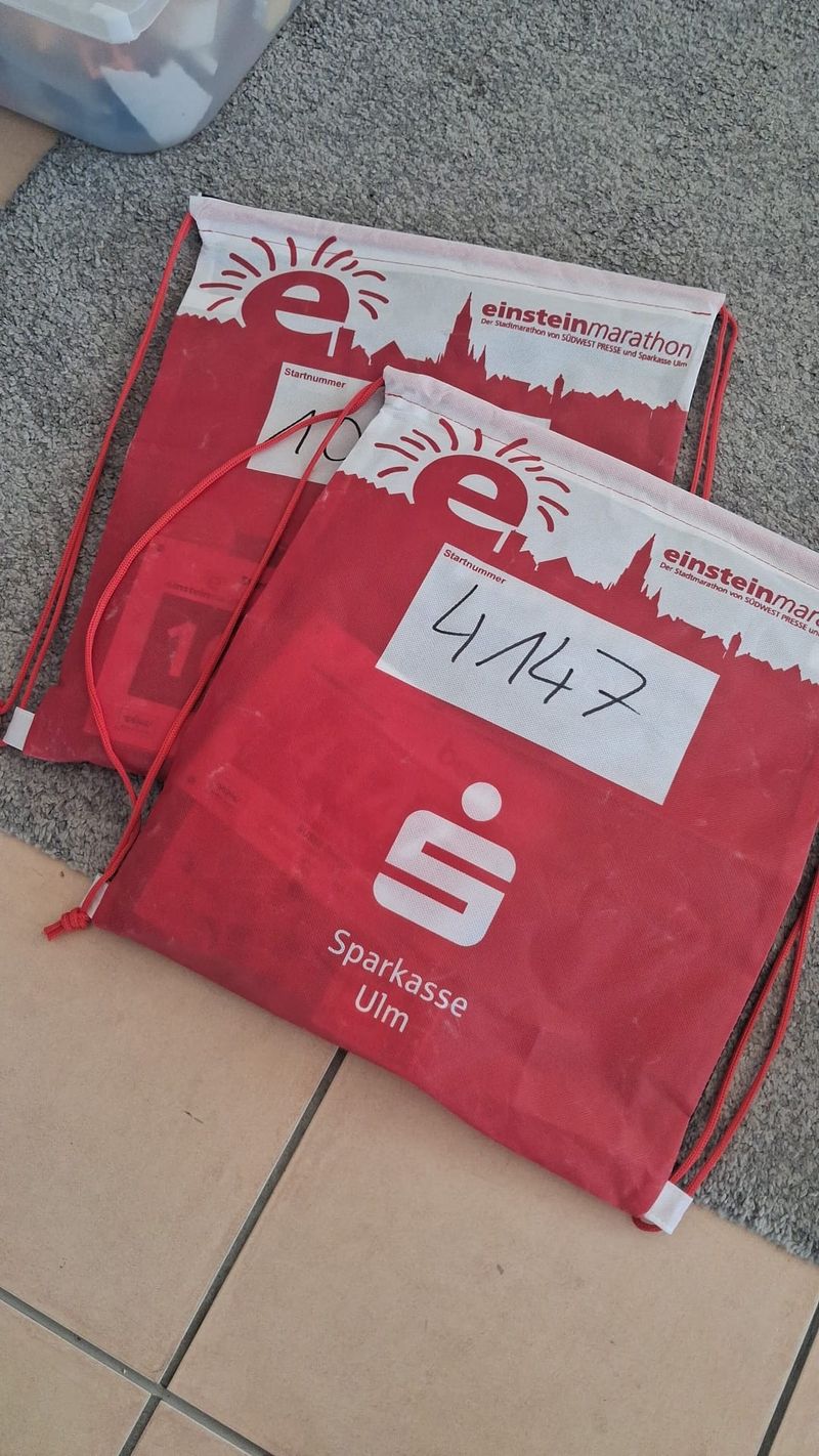 Die Startnummern der Marathonläufer, jeweils in einem eigenen Beutel.
