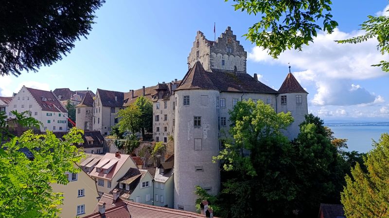 Die Burg von außen.