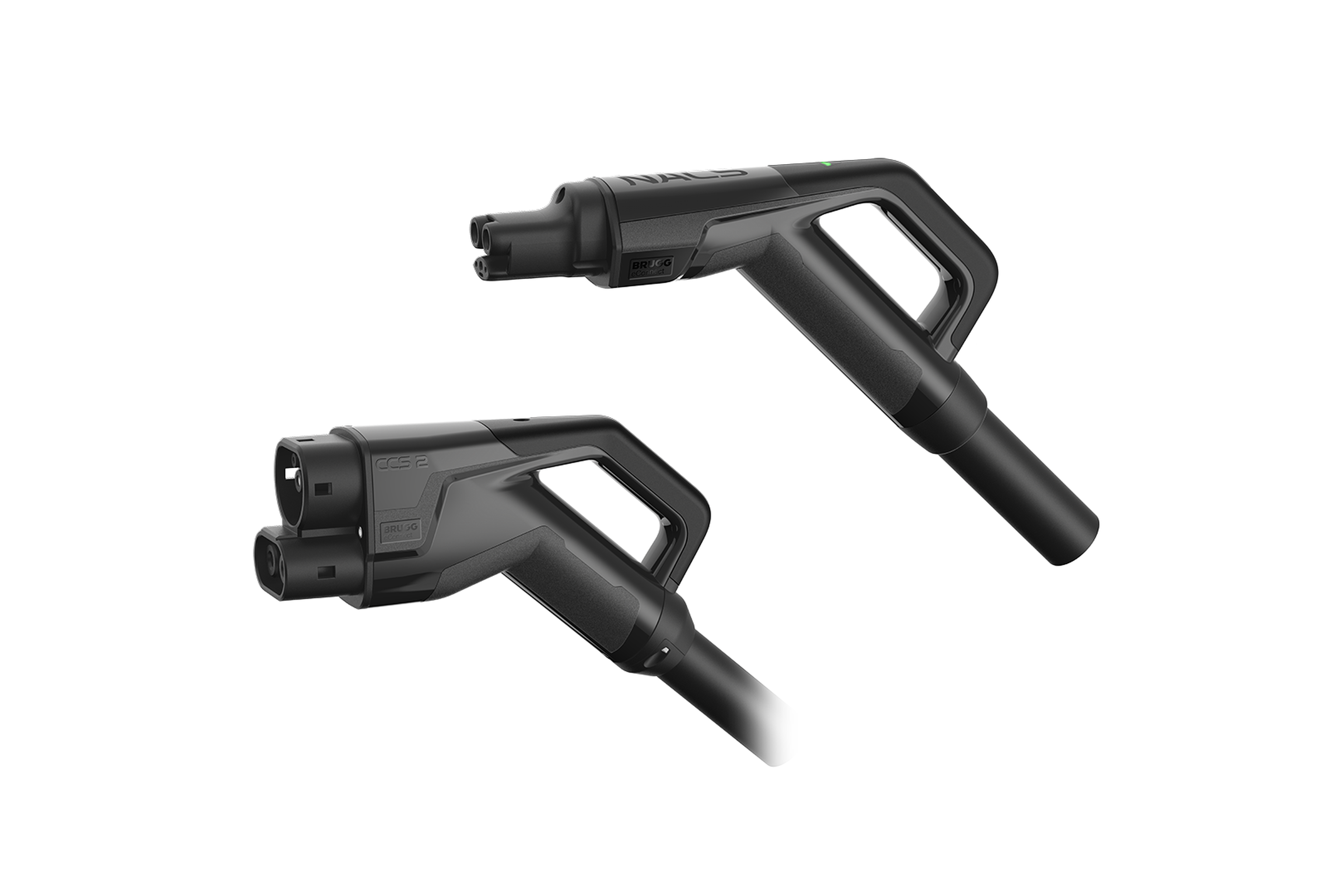 Zwei unterschiedliche Ladestecker der selben Produktfamilie vor weißem Hintergrund.