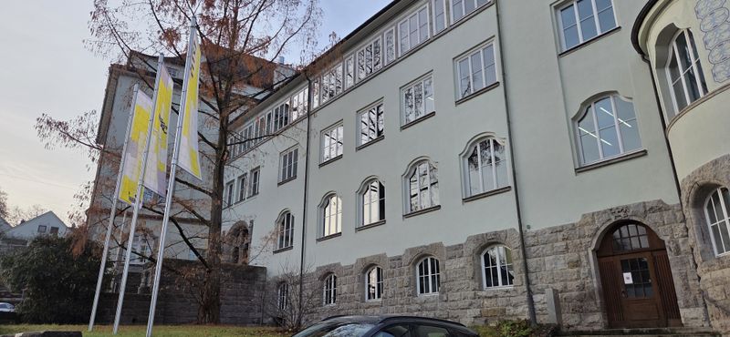 Die Hochschule für Gestaltung von außen.