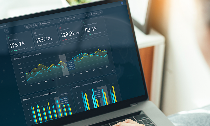 Eine Person nutzt die cargonerds Anwendung