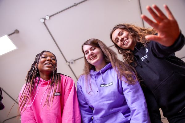 8 Ways to Make Friends at University image