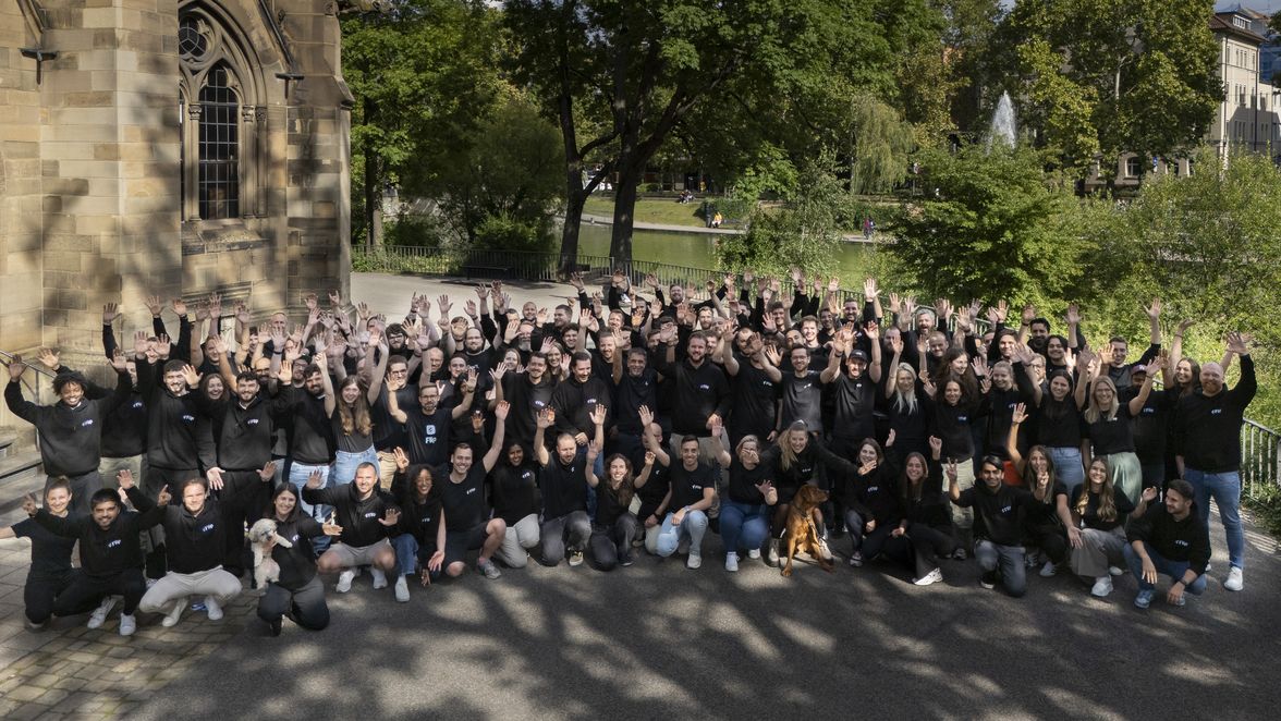 Group picture of the cheering Flip employees