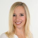 Smiling woman with blonde hair on a white background.