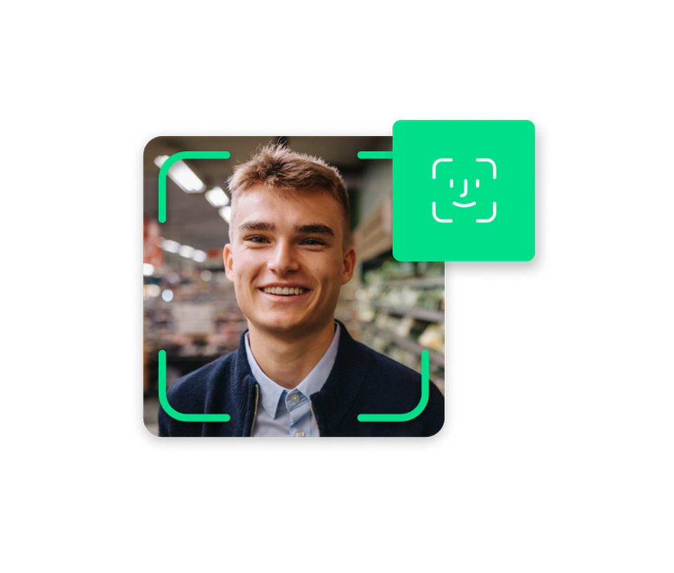Smiling employee with facial recognition icon, symbolizing Agentic AI für die Frontline, Mitarbeiter App.
