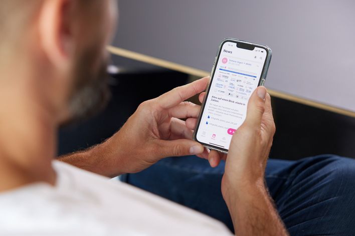 Mitarbeiter App zeigt News, HR-Portal, Intranet; Flip Flows, Mitarbeiterplattform, Employee Experience.