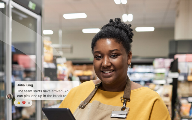 Frontline employee uses Employee App for comms, HR-Portal, Flip Flows, Employee Engagement tasks.