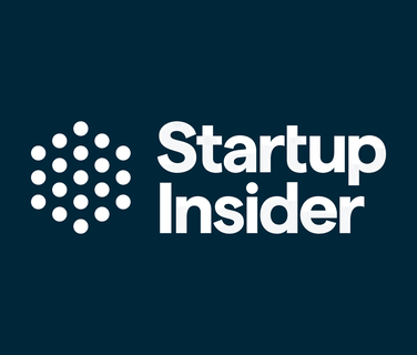White Startup Insider logo with dotted circle on dark blue background.