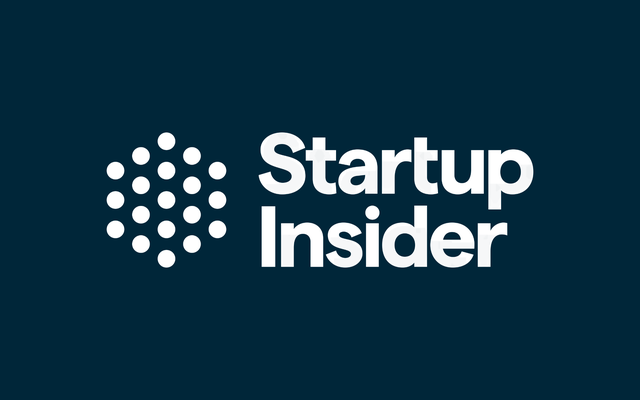White Startup Insider logo with dotted circle on dark blue background.