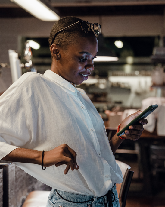 Person using smartphone, no visible UI; no B2B-SaaS, Flip Flows, or HR-Software elements shown.