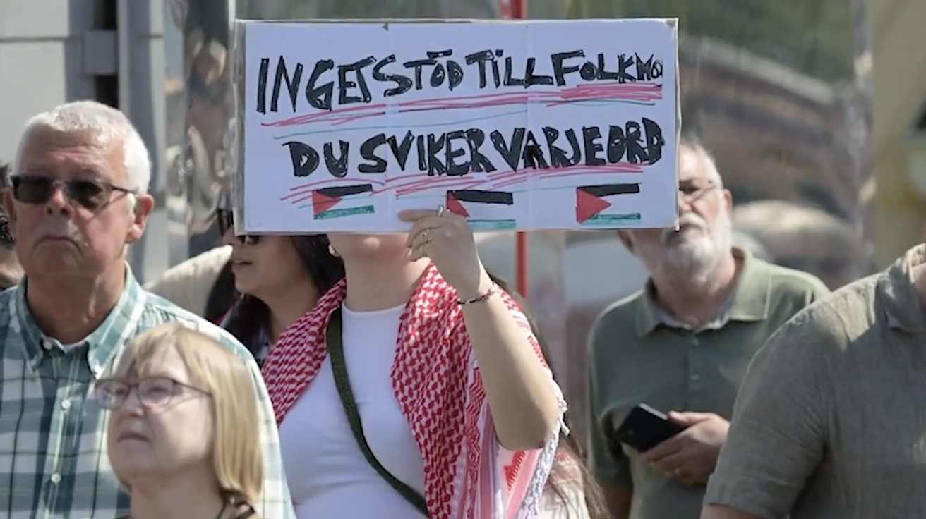 Åhörare med plakat