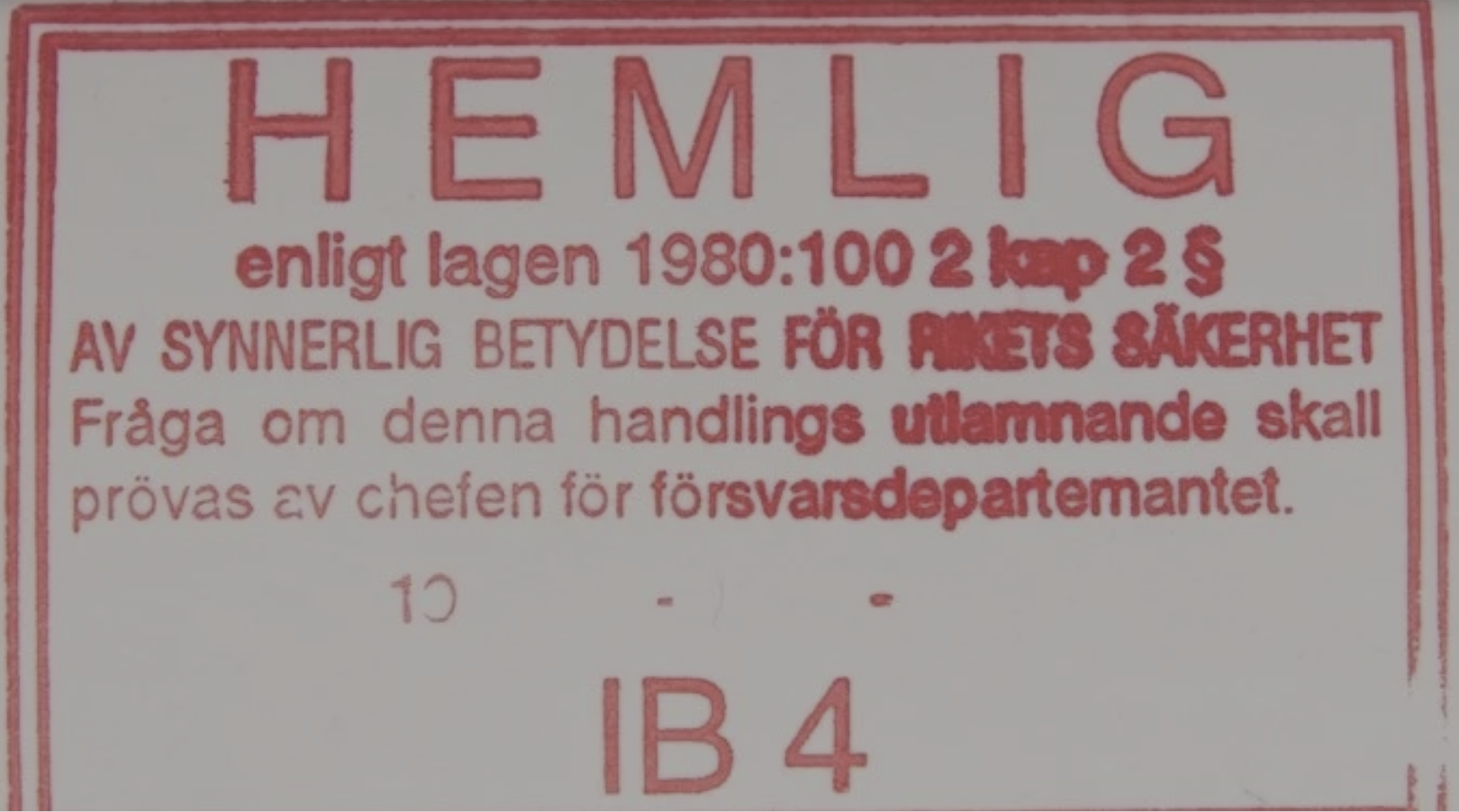 Regeringens säkerhetsslarv: Hemlig pärm glömdes på Arlanda