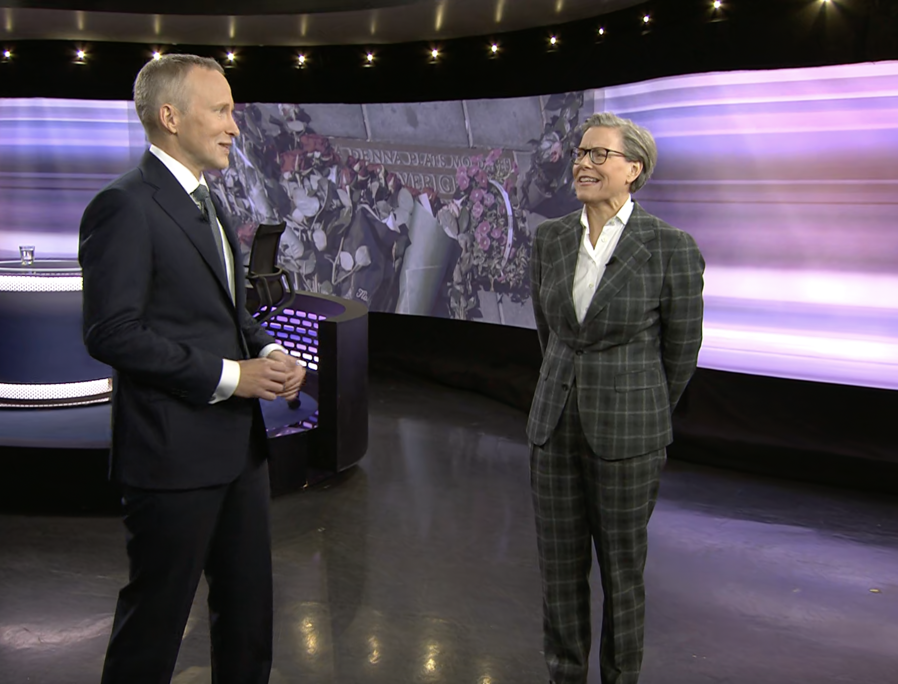 Lena Andersson intervjuas av Anders Holmberg i SVTs 30 minuter