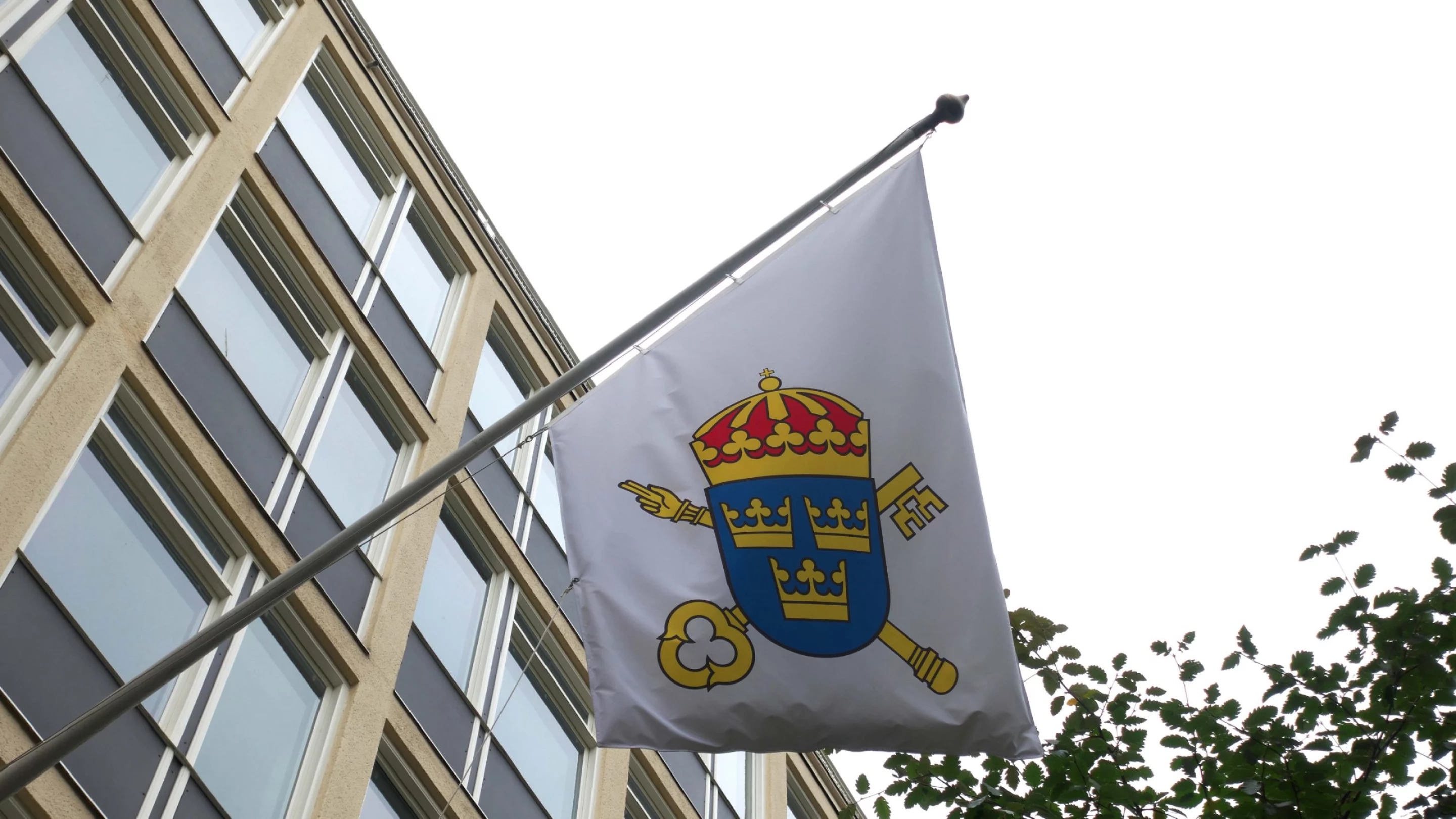 Regeringen struntar i expertutredning – behåller Ekobrottsmyndigheten