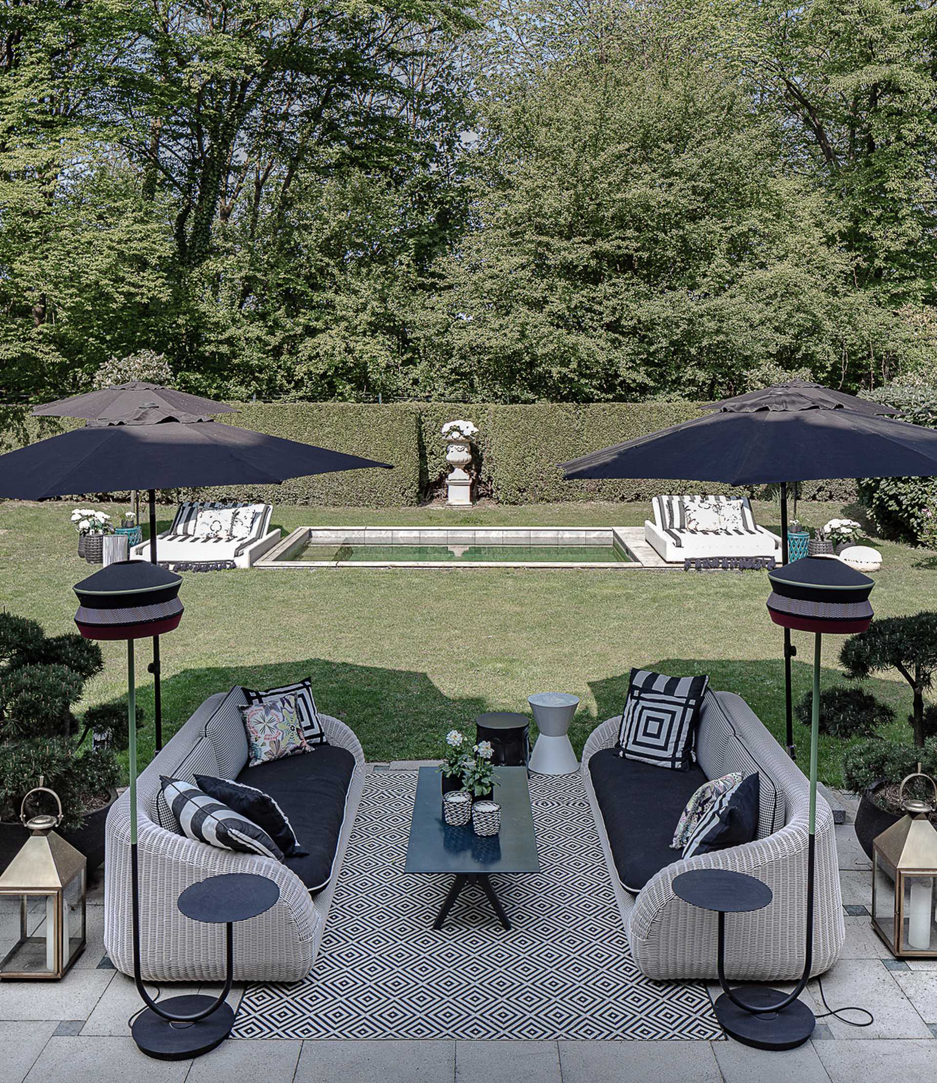 Egetemeier Villa am Isarhochufer  Outdoor Lounge Sofas