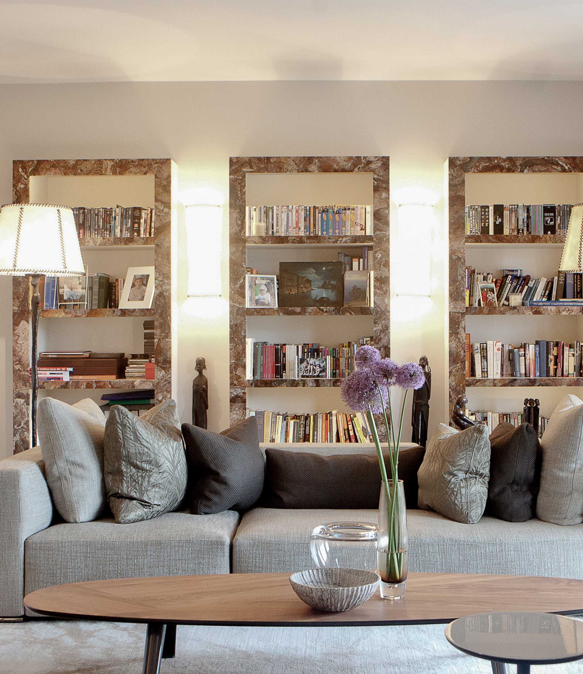 Egetemeier Penthouse London City Wohnzimmer Bücher