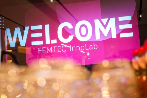 ambient image with a typo for welcoming female talent to the FEMTEC InnoLab at Deutsche Telekom