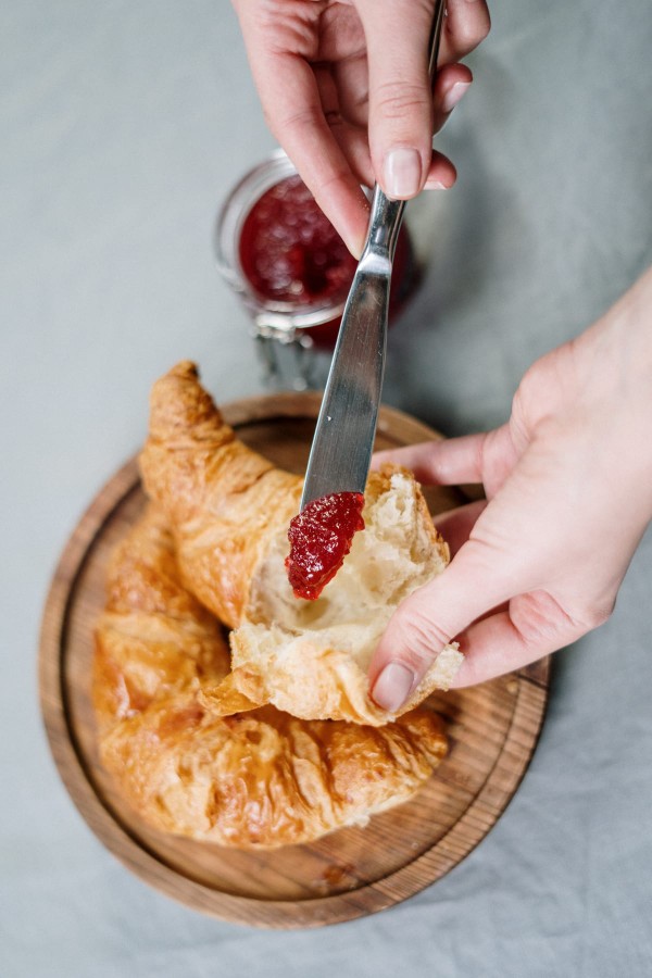 Exemple d'erreur pour un petit-déjeuner sain avec un croissant à la confiture pour le petit-déjeuner