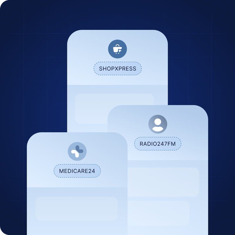 Illustration von gebrandeten SMS mit SMS-Sender-ID. Die Nachrichten stammen von SHOPXPRESS, MEDICARE24 und RADIO247FM und zeigen jeweils einen verifizierten Absendernamen sowie ein individuelles Symbol (Icon) an.
