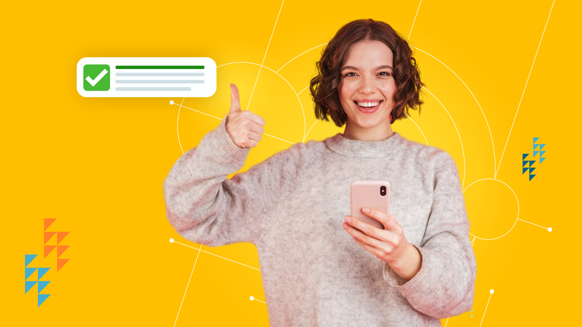 Eine lächelnde Person in einem grauen Pullover, die ein Handy in der Hand hält und vor einem leuchtend gelben Hintergrund mit geometrischen Mustern den Daumen hochhält.