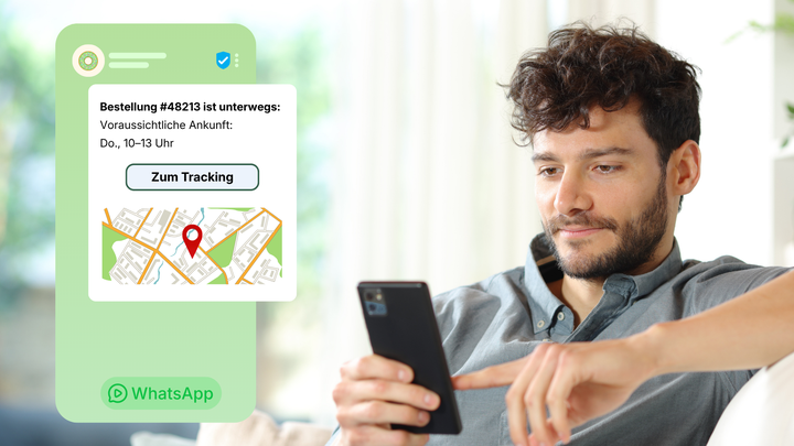 Ein Mann schaut auf sein Smartphone. Daneben ist ein Smartphone mit einer WhatsApp-Nachricht mit einem Bestell-Update und einem Tracking-Button.