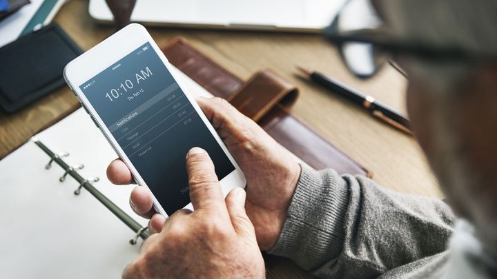 Terminerinnerung von Neuroth kommt am Smartphone an.