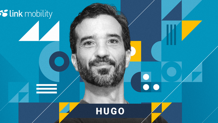 A man with a beard is smiling in front of a geometric, blue and yellow abstract background, with "Link Mobility" and "Hugo" text on the image.