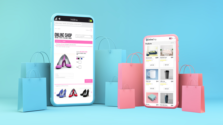 Auf zwei überdimensionalen Smartphones sind Online-Shopping-Webseiten zu sehen, umgeben von blauen und rosa Einkaufstüten.