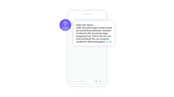 Smartphone-Bildschirm, auf dem eine SMS angezeigt wird, in der ein attraktives Angebot zum Versicherungswechsel mit einem Link beworben wird. Blaues Benutzer-Symbol auf der linken Seite.