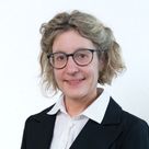 2023_Irina Valeskini_Portrait_C_Sina Minor_1-quadrat